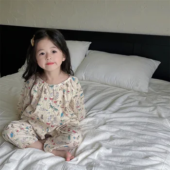 Корейский стиль, весна и осень 2023, новый детский удобный и дышащий повседневный пижамный комплект с круглым вырезом и мультяшным принтом в корейском стиле.
