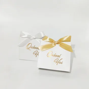 Изысканная коробка для конфет Qabool Hai - элегантная белая коробка с дизайном из золотой фольги и лентой