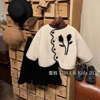 Осенний костюм для девочек в корейском стиле, новинка 2023 года, модное детское плюшевое пальто с цветочным рисунком, теплый осенне-зимний комплект из трех предметов